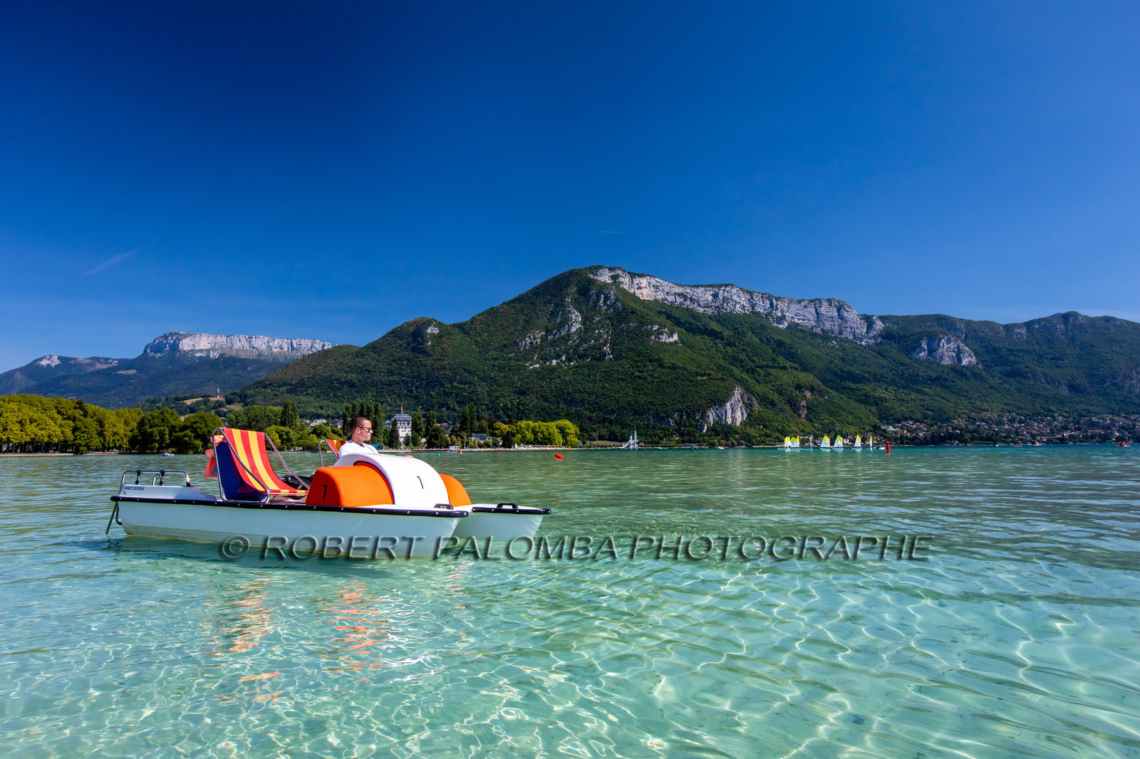 Pédalo sur le Lac d'Annecy