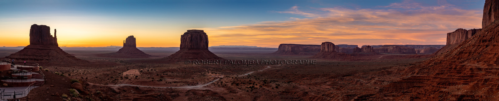 Lever de soleil sur Monument Valley