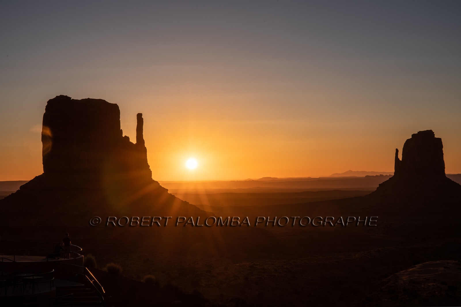 Lever de soleil sur Monument Valley