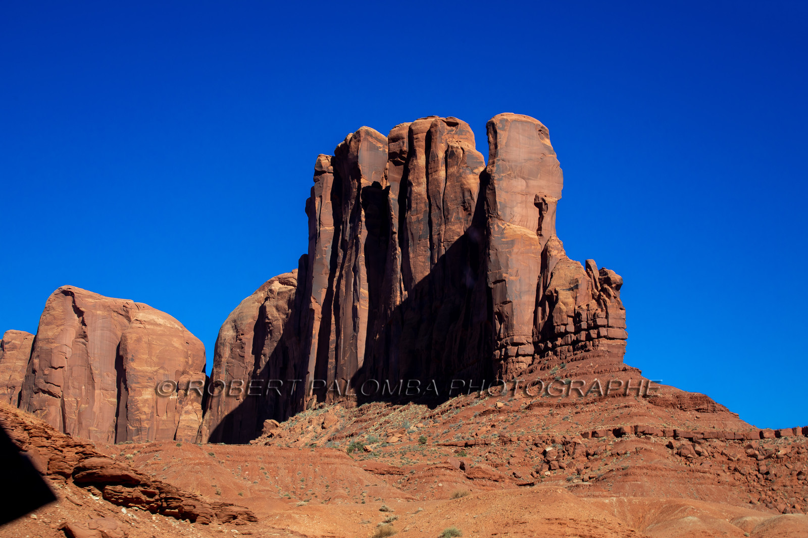 L'elephant Butte avec la lune à Monument Valley