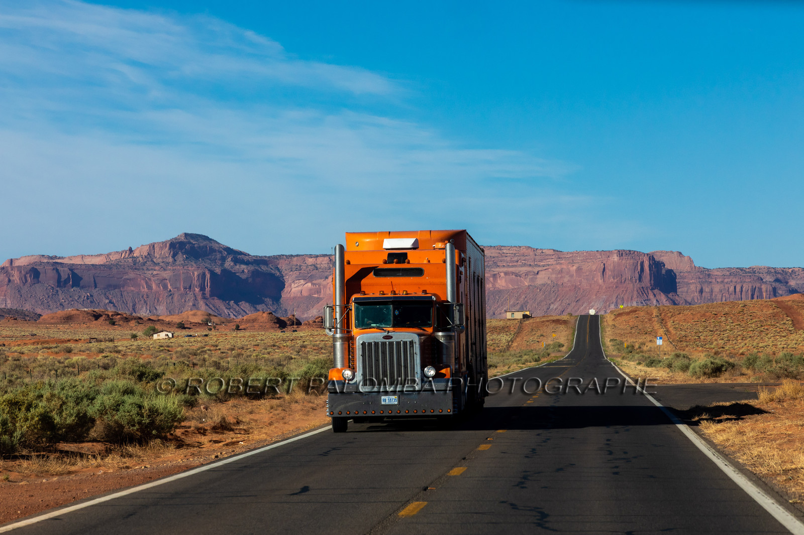 Camion Américain sur la route en quittant Monument Valley